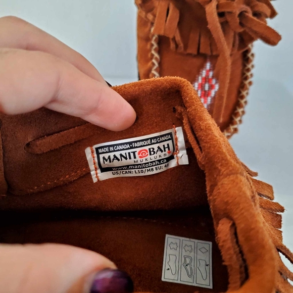 Manitobah Mukluks Harvester Moccassin Brown Suede Fringe Beaded Boho Hippie - Picture 5 of 6